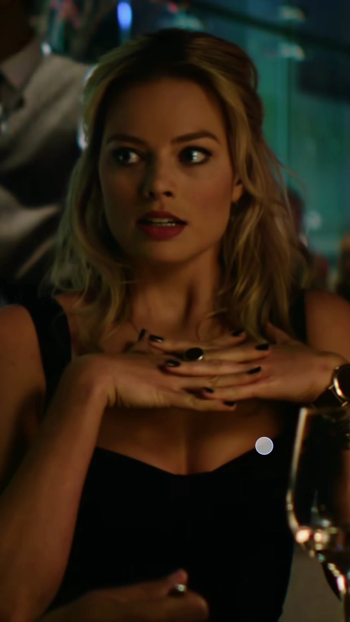 Margot Robbie mi daha güzel Adriana Lima mı?
