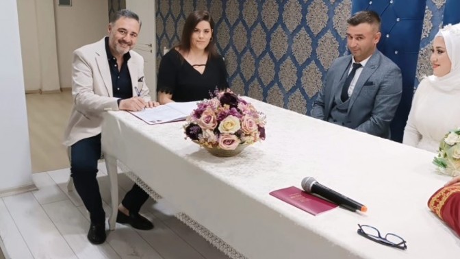Evlenmeye karar verdiniz, düğüne şahitlik edecek 2 dostunuz var mı?