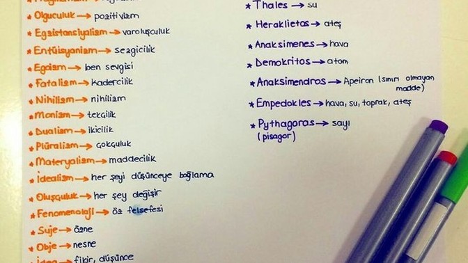 Hangi felsefi akımın günümüzde geçerliliğini yitirdiğini düşünüyorsunuz?