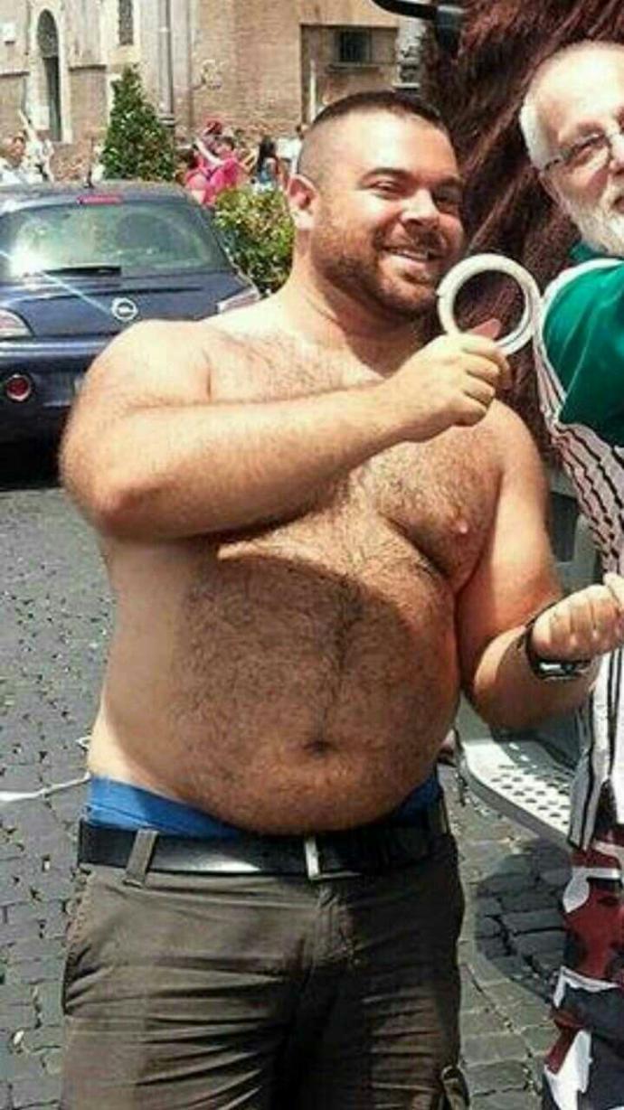 Erkeğin kıyafeti kaslı vücudu mu?