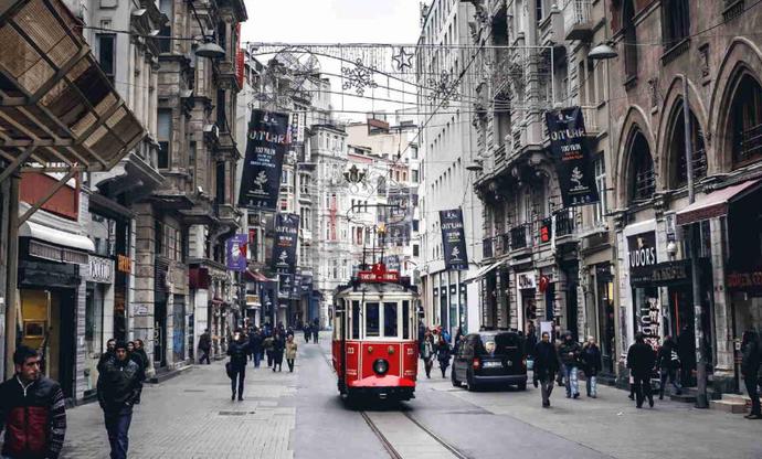 Dünyanın en pahalı alışveriş caddeleri belirlendi! İstiklal Caddesinde alışveriş yapar mısın?