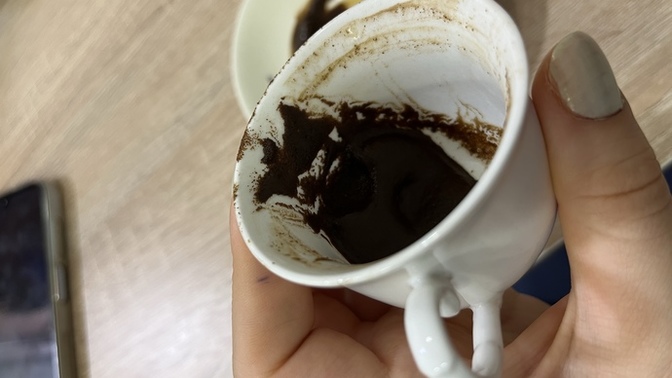Kızlar falımda ne görünüyor sizce ben yarasa gördüm gibi 🦇?