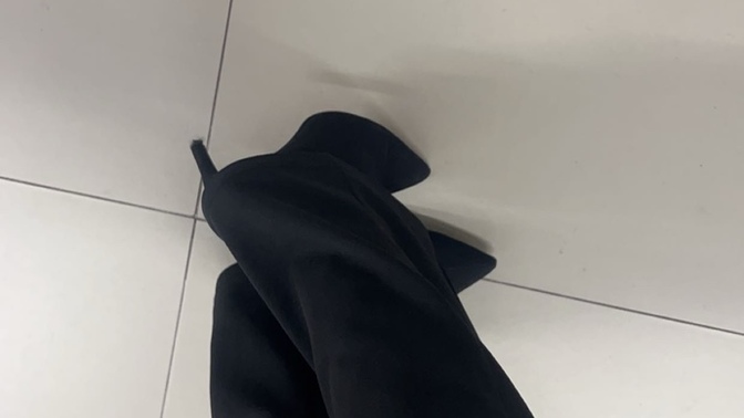 Kızlar böyle topuklu ayakkabıyla nasıl rahat edebiliyorsunuz?