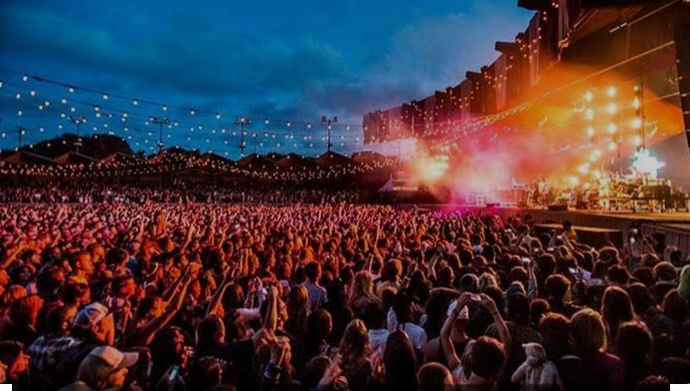 En sevdiğiniz şarkıcı ilçenize gelse bütün aksiliklere rağmen konserine gidermiydiniz?