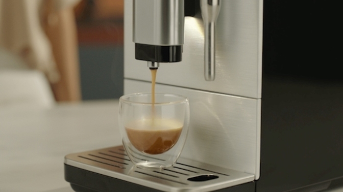 Çeyiz alışverişinde kahve makinesi seçerken filtre kahve mi, espresso makinesi mi daha kullanışlı olur?