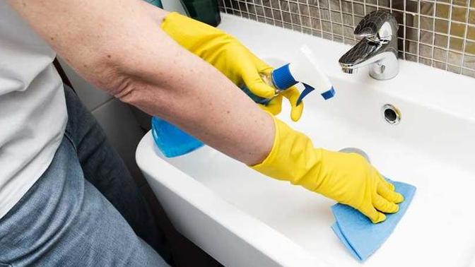 Banyo lavabosundaki su lekelerini ve sabun artıklarını kolayca temizlemek için hangi yöntemleri kullanıyorsunuz?