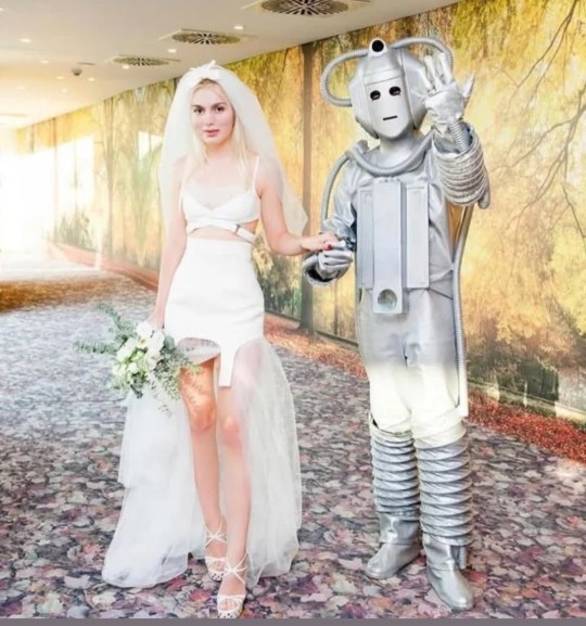 Robotlarla evlenmek devlet tarafından onaylansa dener misiniz?