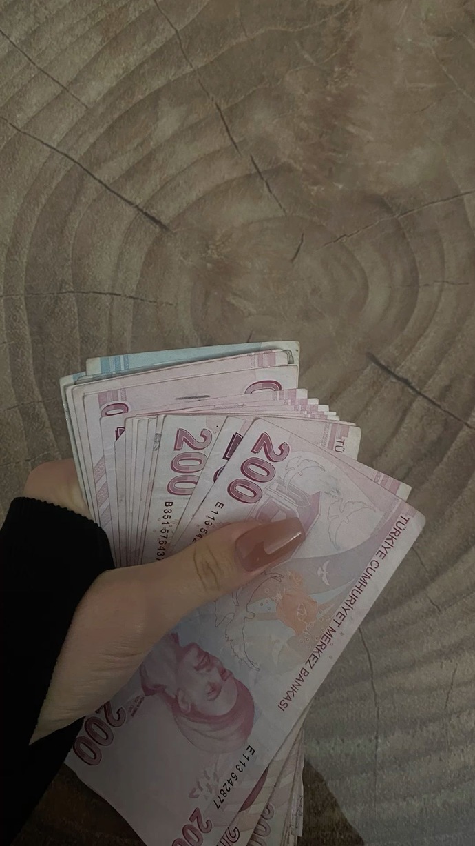 İnsanlar sizden para istediğinde veriyor musun, vermiyor musunuz?