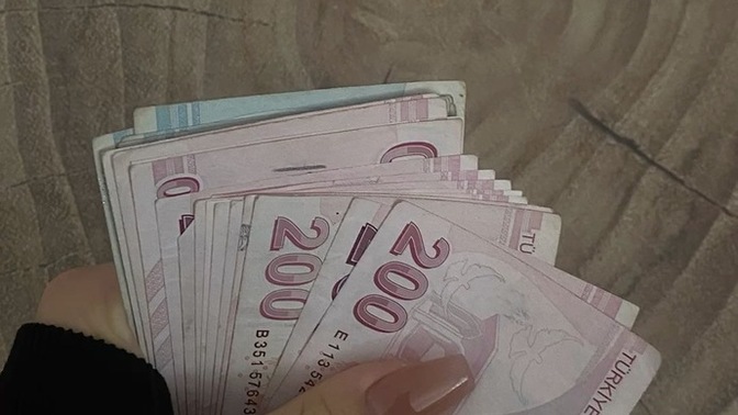 İnsanlar sizden para istediğinde veriyor musun, vermiyor musunuz?