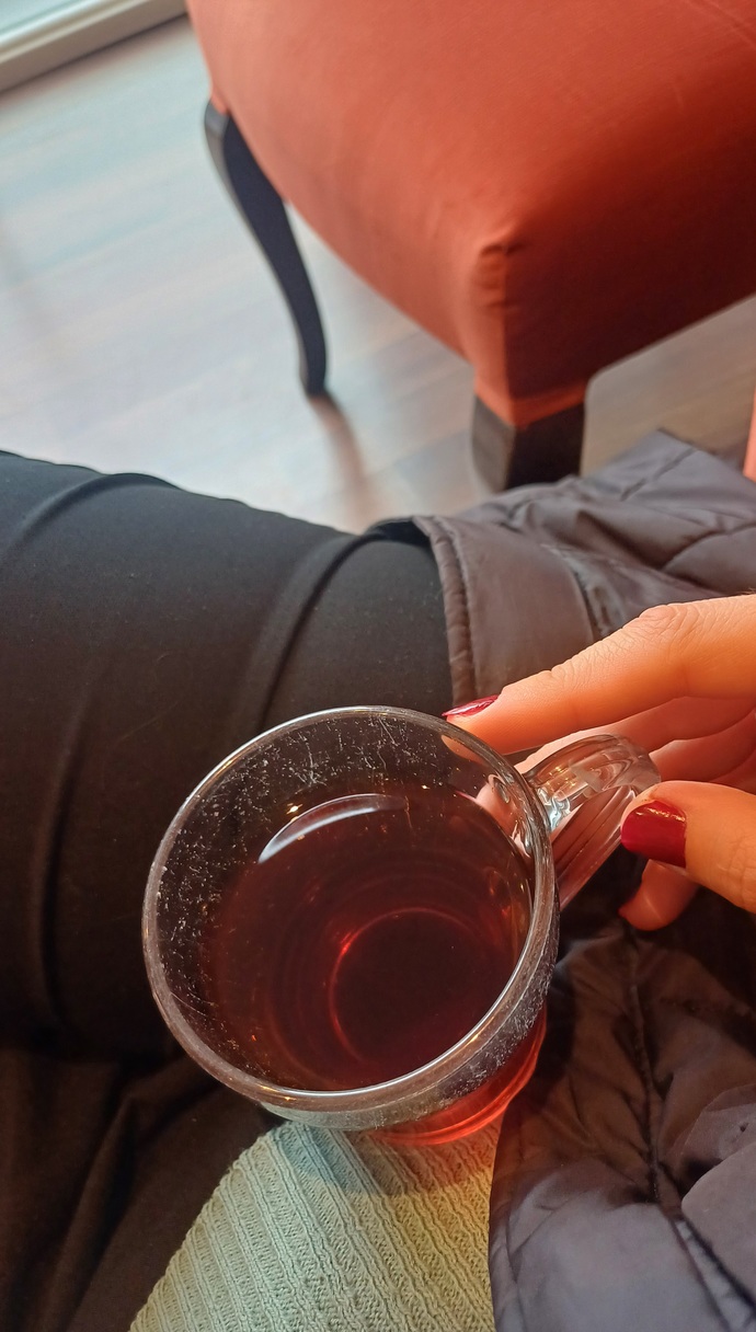 Selam, kimlerin çayları, kahveleri elinde. Nasıl gidiyor?