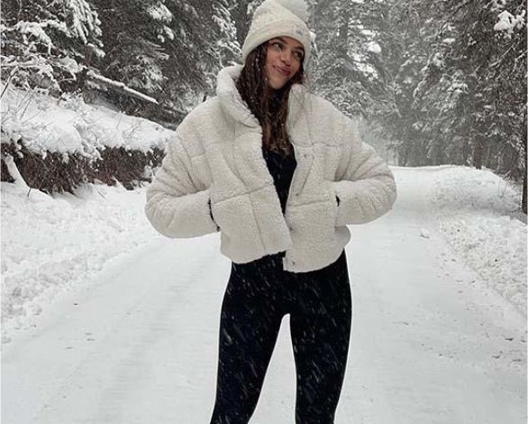 Kışın beyaz mont giymek moda mı oldu?