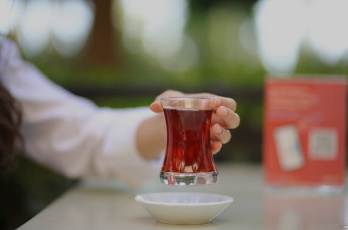Çay Bardağını Avuçta Sıkarak Kırmak?