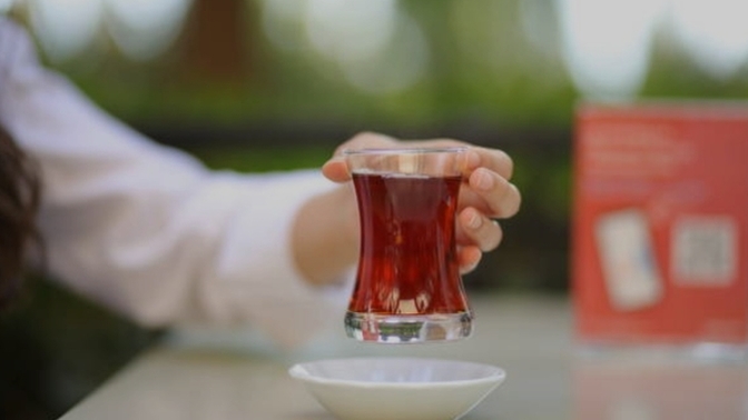 Çay Bardağını Avuçta Sıkarak Kırmak?