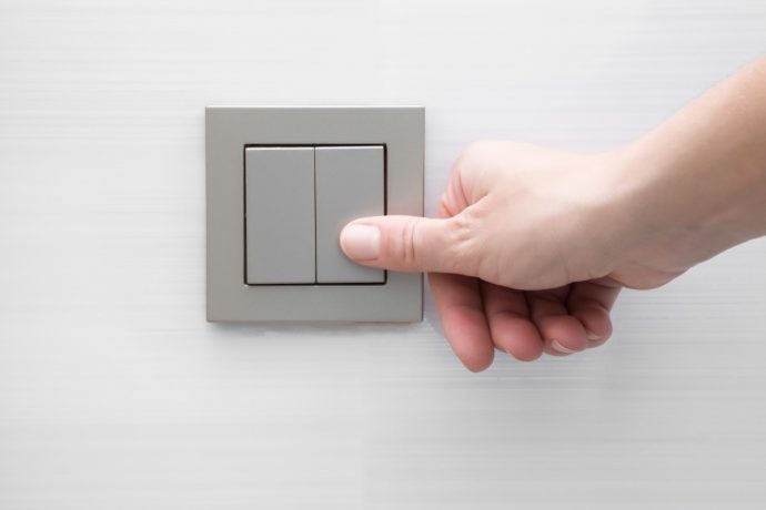 Elektrik düğmelerinde biriken kirleri zarar vermeden temizlemek mümkün mü?