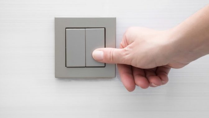 Elektrik düğmelerinde biriken kirleri zarar vermeden temizlemek mümkün mü?