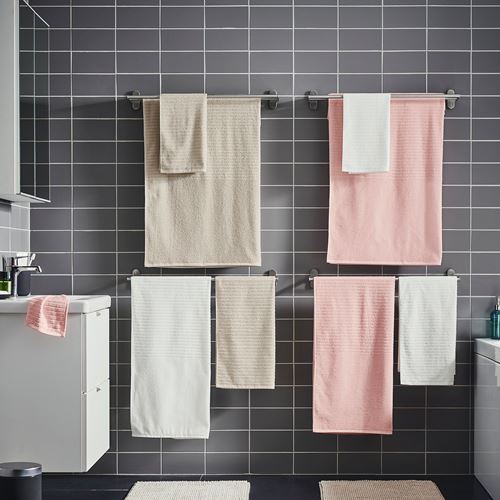 Banyo çıkışı tek havlu mu kullanırsınız yoksa saç, yüz ve vücut ayrı mı olur?