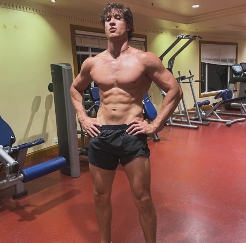 Mr. World yarışmasında ulkemizi temsil eden Ege Karabenliyi beğendiniz mi?