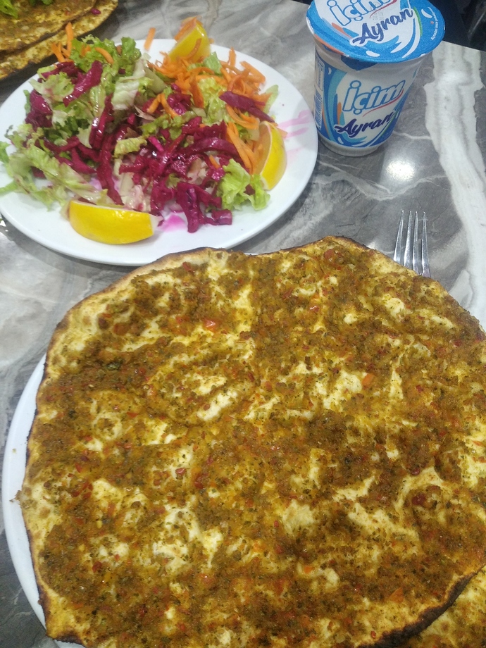 Sizin orada lahmacun fiyatları ne kadar?