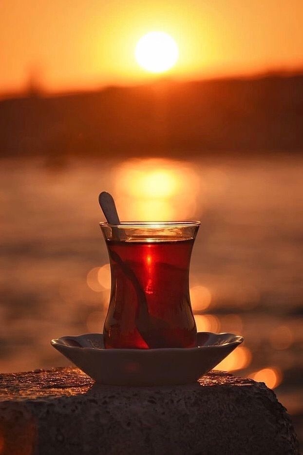Güne çayla başlamak mı daha keyifli yoksa günün yorgunluğunu çayla atmak mı?