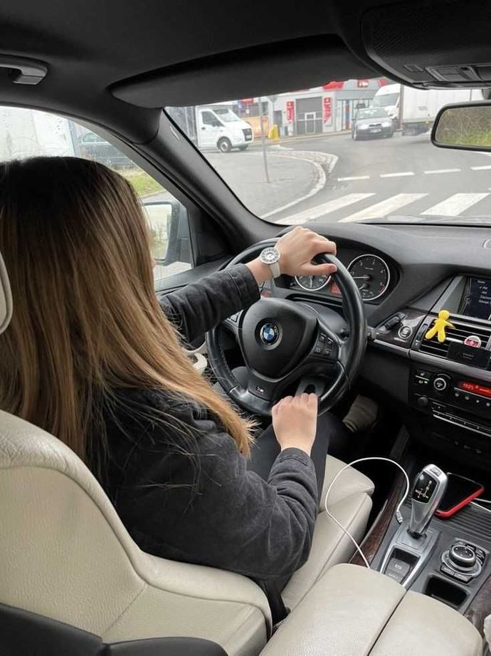 Araç ehliyeti olmayan kızla evlenmem diyen erkek haklı mıdır?