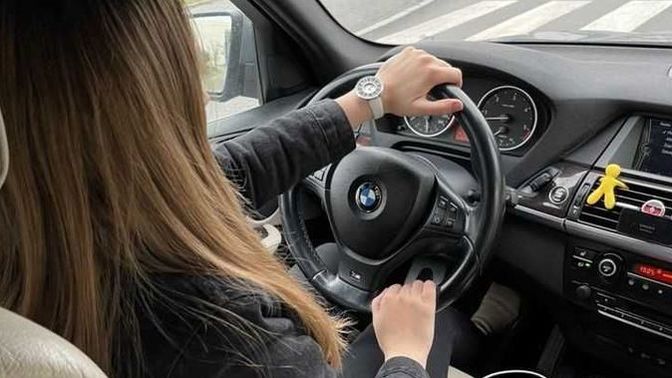 Araç ehliyeti olmayan kızla evlenmem diyen erkek haklı mıdır?