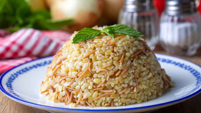 Bulgur pilavı pişirirken tel şehriye mi, erişte mi katmak daha fazla lezzet katıyor sizce 😋✌️ ?