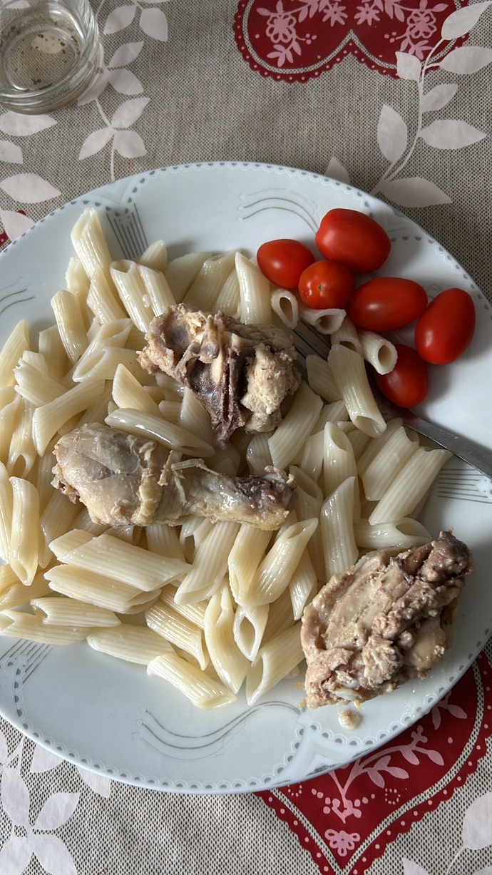 Sizce burada gram tavuk vardir?