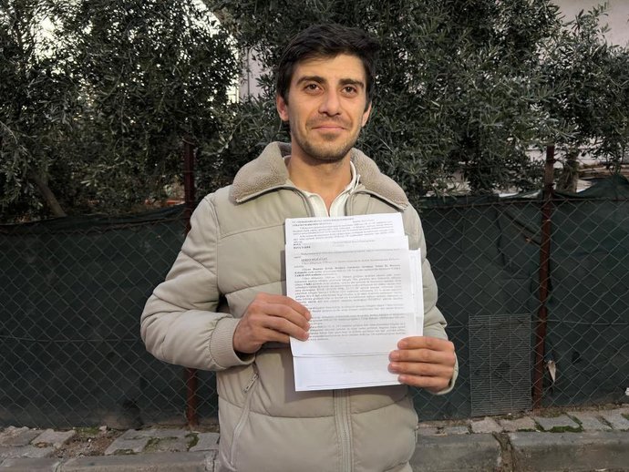 İzmirde hiç evlenmeyen bir adama boşanma davası tebligatı gitmiş. Başınıza gelse ne yapardınız?