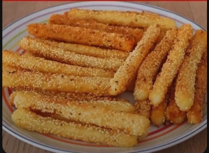 Susamlar patates çubuklarına eşlik ediyor, gelsin ketçap gelsin mayonez 😋✌️