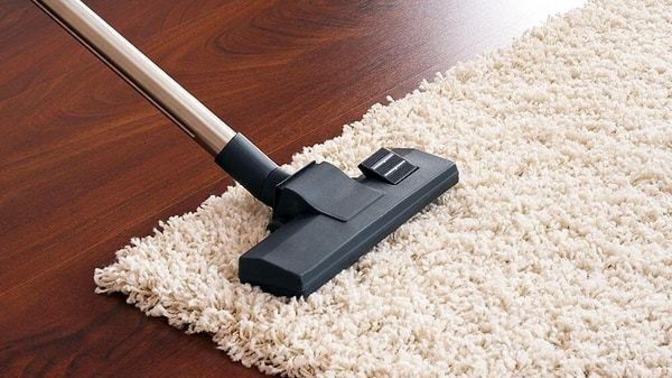 Halılarımı derinlemesine temizlemek için hangi süpürgeyi tercih etmeliyim?