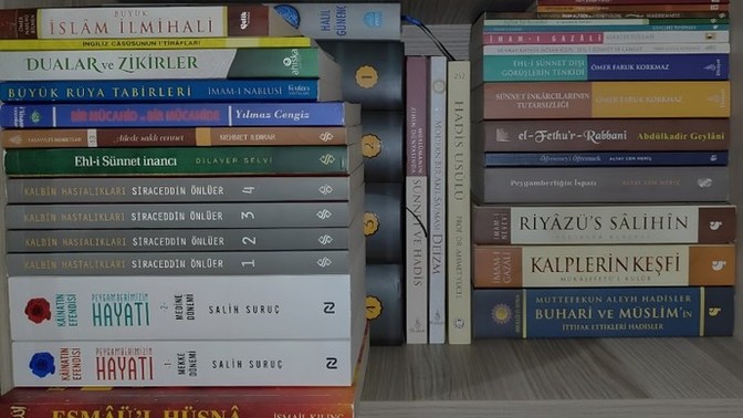 Kardeşimin kitaplığı güzel mi?