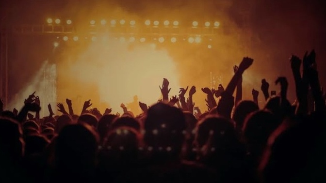 Ünlü bir şarkıcı olsanız hangi şehirde ücretsiz konser vermek isterdiniz?
