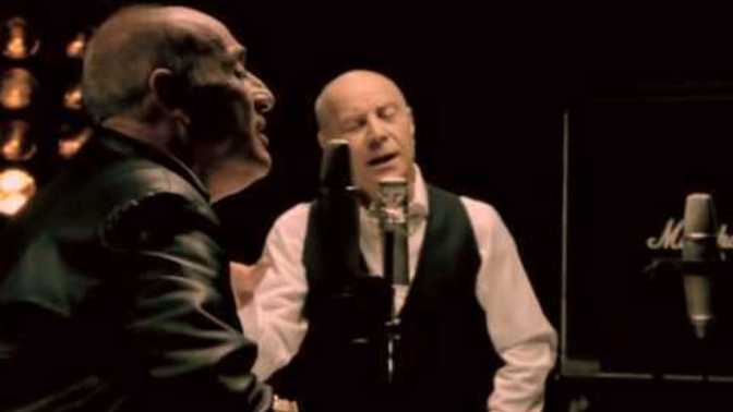 İyi geceler arkadaşlar geceye müzik bırakır mısınız?