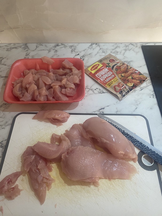 Yemek yapan erkek üç adım önde midir?