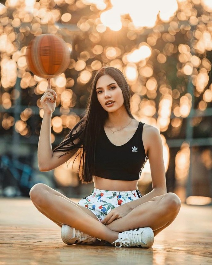 Basketbol 🏀 topunu tek parmak ta en uzun kaç saniye çevirebilirsiniz 🏀✌️ ?