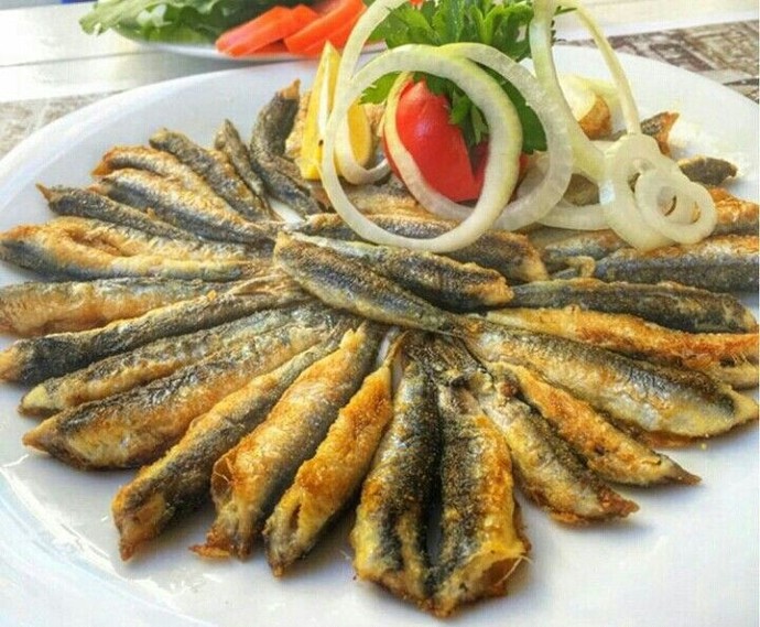 Hamsiyi, balığı kılçıkla yiyor musunuz?