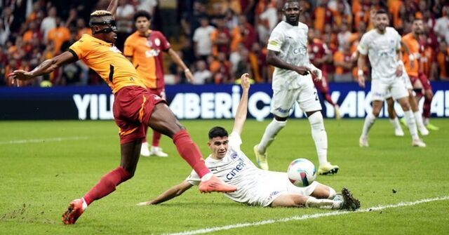 Galatasaray - Eyüpspor ile 2-2 berabere kalarak şampiyonluk yarışında avantaj kaybetti! Maçı nasıl buldunuz?