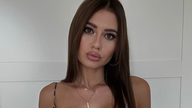 Bu Rus kızı takip eden erkek benden hoşlanıyor, inandırıcı mı?