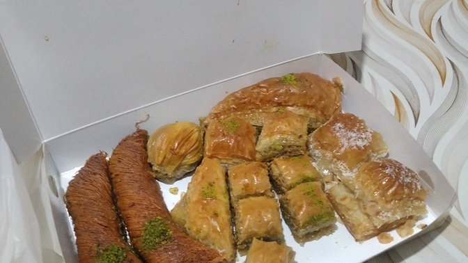 Baklava mı daha tatlı yoksa ben mi 😂?