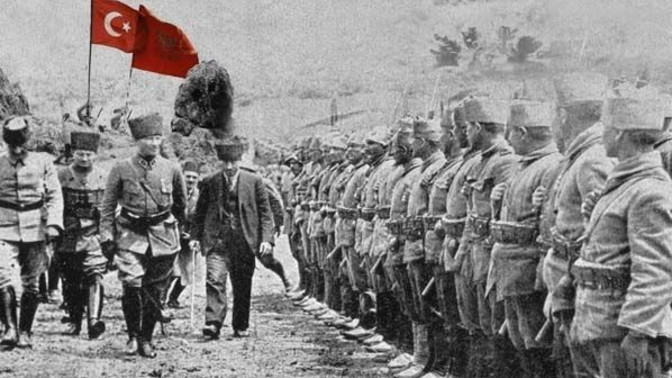 Tarih sayfalarına adını en derin izlerle kazıyan kişi kimdir, sence?