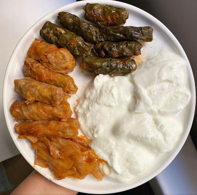 Zeytinyağlı yaprak sarması mı yoksa lahana sarması mı?