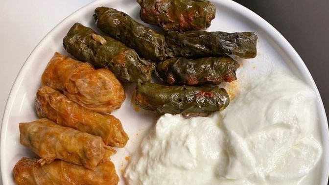 Zeytinyağlı yaprak sarması mı yoksa lahana sarması mı?