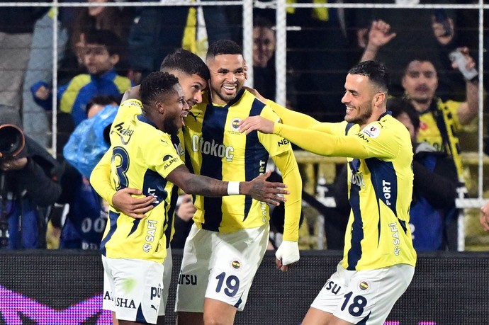 Fenerbahçe 3 - Gaziantep 1... Sarı lacivertliler puan farkını 3e indirdi! Maçı nasıl buldunuz?
