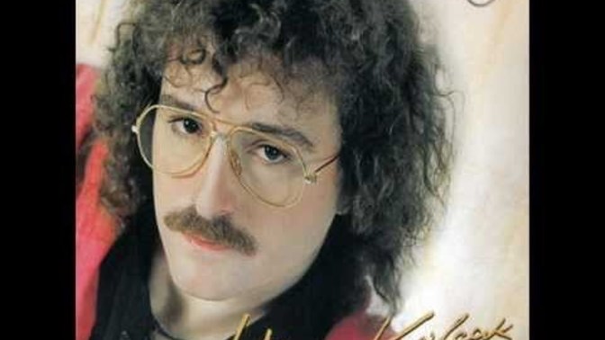 Gençler bir şarki önerin de gönlüm dağlansın. 90'lar olur ise harika olur. Var mi efsane bir seçiminiz?