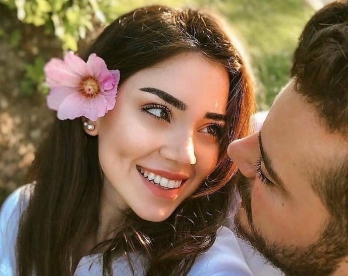 Hayatında aşk varken mi mutlusun yokken mi?