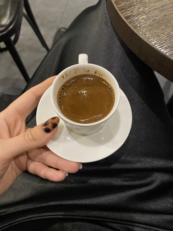 Sabah sabah kime kahve ısmarlayayım?