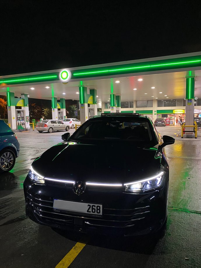Merhabalar resimdeki araç golf hangi model ve paketi?