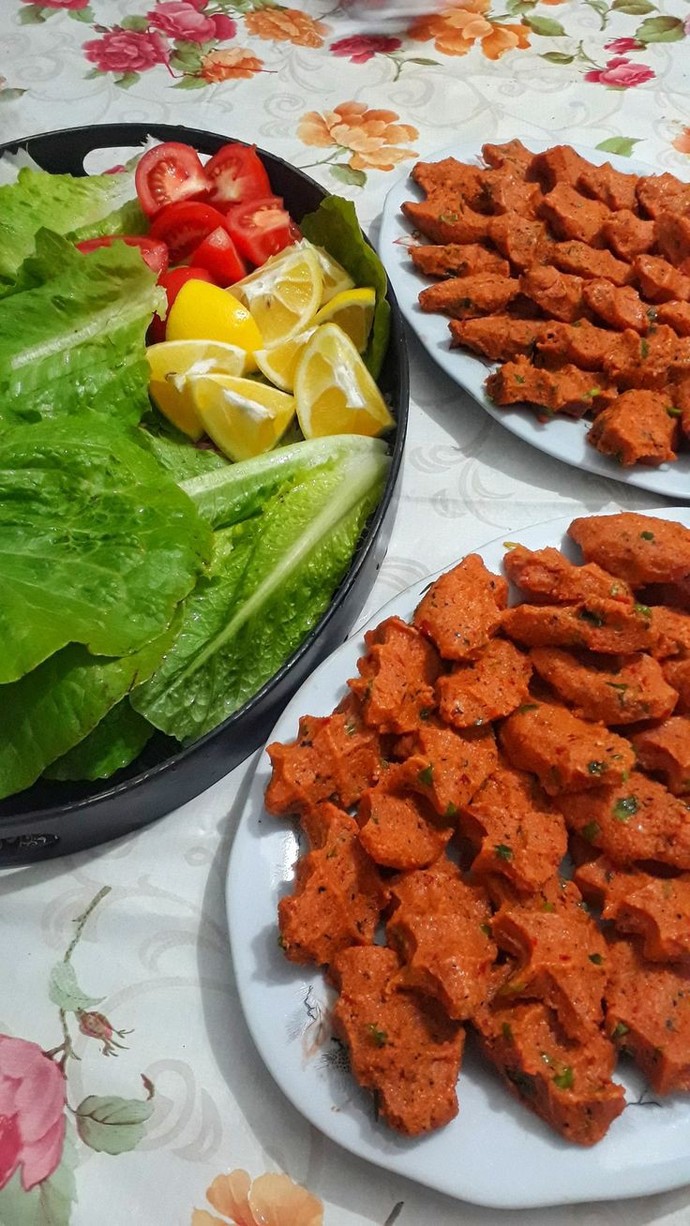 Çiğ köfte yapmasını biliyor musunuz?