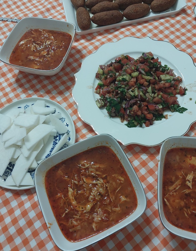 Yemek yedikten sonra bulaşıkları toplamaya üşeniyor musunuz?