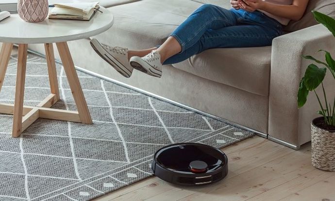 Robot süpürgenin halıya çıkarken zorlanması normal mi, bu durumu nasıl önleyebilirim?